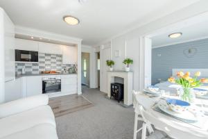 Η κουζίνα ή μικρή κουζίνα στο 2 Bed in Freshwater East oc-v31889