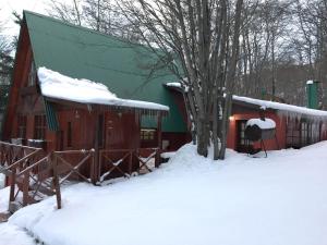 Cabañas Bosque Del Faldeo durante o inverno