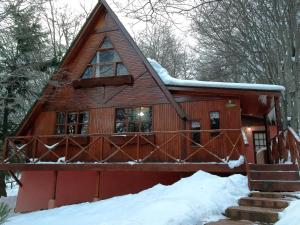 Cabañas Bosque Del Faldeo durante o inverno