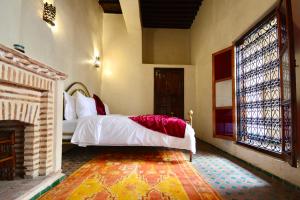 En eller flere senge i et værelse på Riad Sarasvati