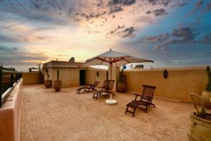 Solopgangen eller solnedgangen set fra riaden