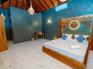 Кровать или кровати в номере Dutch Canel Retreat Boutique Villa With Free Airport Pickup