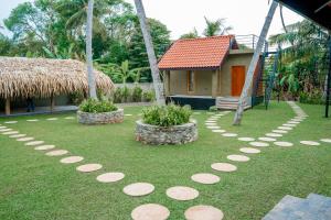 Сад в Dutch Canel Retreat Boutique Villa With Free Airport Pickup