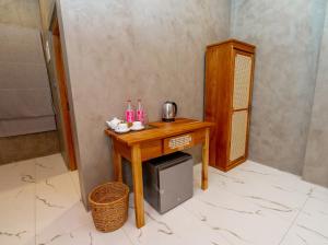 Принадлежности для чая и кофе в Dutch Canel Retreat Boutique Villa With Free Airport Pickup