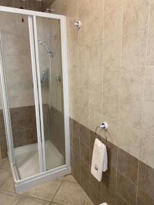 a shower with a glass door in a bathroom at A casa di Giulia in Rosolina +26 photos