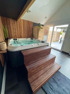 Fotografie z fotogalerie ubytování La dépendance chambre de charme & SPA privatif v destinaci Isbergues