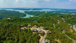 Afbeelding uit fotogalerij van Panoramic Peak by American Patriot Getaways in Walnut Grove +32 foto's