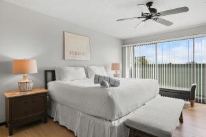 En eller flere senge i et værelse på Seaside Beach House 203 + 40 billeder