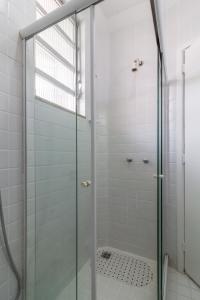 a shower with a glass door in a bathroom at Conforto a 6min da praia de Copacabana - BR801 in Rio de Janeiro