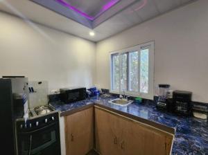 Η κουζίνα ή μικρή κουζίνα στο Casavana