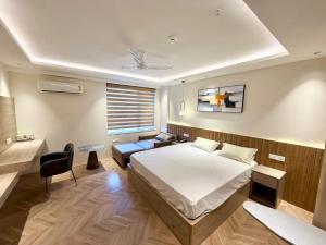 Ένα ή περισσότερα κρεβάτια σε δωμάτιο στο Cozy Stays
