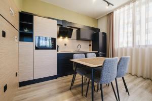 Η κουζίνα ή μικρή κουζίνα στο А17 Plovdiv Apartments - Close to University hospitals, Rowing Channel and Mall Plovdiv