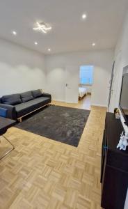 Posezení v ubytování Modern cozy flat close to Attractions & Transport