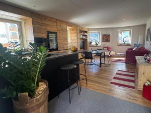 a kitchen and living room with a counter and chairs at Lisa Da Pent in Canazei