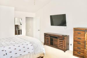 Katil atau katil-katil dalam bilik di Arbor Creek Retreat +20 gambar