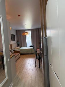 a room with a kitchen and a living room at ბამბუ ბიჩ ციხისძირი bamboo beach tsikhisdziri in Tsikhisdziri