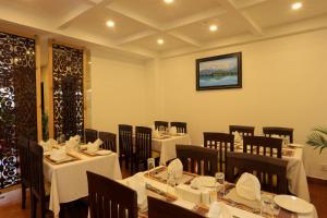 Restoran ili drugo mesto za obedovanje u objektu Hotel Jay Suites