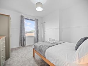 Postel nebo postele na pokoji v ubytování Glebe 2 Bedroom Apartment - Whitburn
