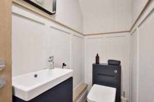 Ένα μπάνιο στο 15 Mins Walk To City Park 3 Carsgardenshopspub +31 φωτογραφίες