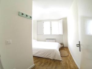 a bedroom with a white bed and a window at Luxury Cuchillería Vitoria in Vitoria-Gasteiz