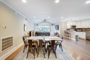 Η κουζίνα ή μικρή κουζίνα στο River's Edge