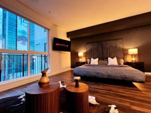 a hotel room with a bed and a large window at Modern Cosmopolitan APT Mid Hollywood with Free Parking 10mins to Universal Studios in Los Angeles +60 photos
