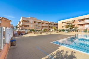 Bazén v ubytování Costa Sol Seaside Home nebo v jeho okolí