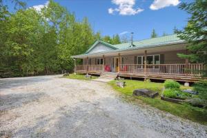 Το κτήριο όπου στεγάζεται  η παραθεριστική κατοικία