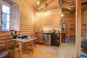 Η κουζίνα ή μικρή κουζίνα στο Dog Crag Cabin