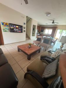 a living room with a couch and a coffee table at Casa de playa, a pasos del mar in Mazatlán