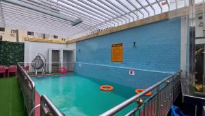 Bazén v ubytování Humble Citadel Hotel nebo v jeho okolí