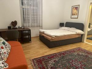 Postel nebo postele na pokoji v ubytování Goetheanum Casa