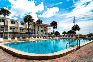 Bazén v ubytování Prime Location 2 Story Condo with WiFi, Shared Pool, Ocean Views, & Beach Access nebo v jeho okolí