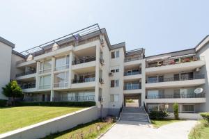 O grădină în afara Panorama Kabakum Apartments - Free Parking