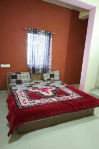 Una cama o camas en una habitación de Hotel Kamal Darshan