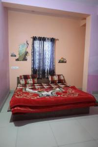 Una cama o camas en una habitación de Hotel Kamal Darshan