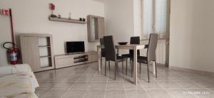 a dining room with a table and chairs and a television at Alloggio tra Terni e Narni in Terni