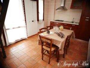 Φωτογραφία από το άλμπουμ του Agriturismo Il borgo degli ulivi σε Pescia Romana