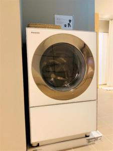 a microwave oven sitting on top of three drawers at OUR OUR - CAFE - MINIMAL HOTEL - Vacation STAY 56660v in Tokyo