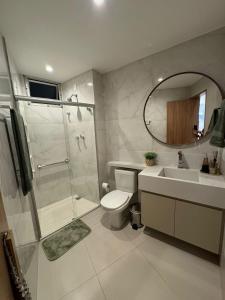 Et badeværelse på Apartamento área central portaria 24 horas