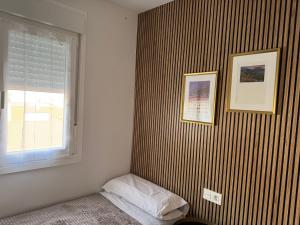a room with a striped wall with a pillow and a window at Oak Home - Oakplaces in León