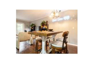 Χώρος καθιστικού στο Condo Close To Beach & Golfing