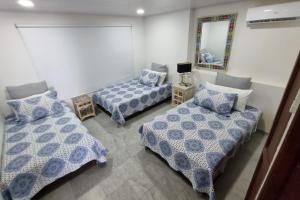 Ένα ή περισσότερα κρεβάτια σε δωμάτιο στο Apartamentos Torres del Sun Rise SAN ANDRES ISLAS COLOMBIA