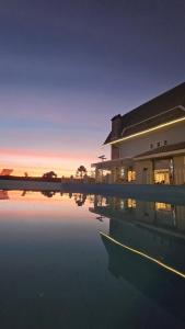 a building with a pool of water in front of it at Pousada Villa Dolce Amore - Boutique Hotel in Campos do Jordão