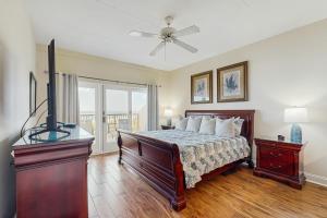 Postel nebo postele na pokoji v ubytování Ameila Island Plantation Condo with Oceanfront Balcony + 25 fotografií