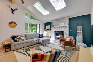 Fotografie z fotogalerie ubytování Sweetfern Gouldsboro Cabin Deck and Lake Access v destinaci Gouldsboro