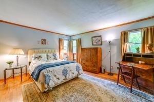 Fotografie z fotogalerie ubytování Serene Home with On-Site Brook in Callicoon Center v destinaci Callicoon Center