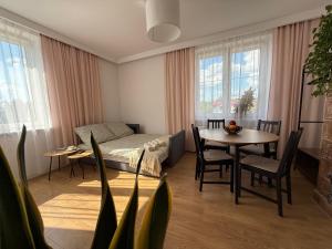 a living room with a bed and a table at Apartament Żabie Oczko in Zator