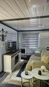 Foto dalla galleria di Cozy Foldable Container Pipestem Getaway For 2 a Pipestem