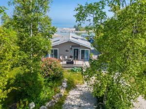 Vườn quanh Sunset Cove - Cozy Winter Getaway in Tobermory